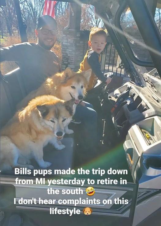 Nissa and Svana in the back of a car with family members after arriving in Missouri